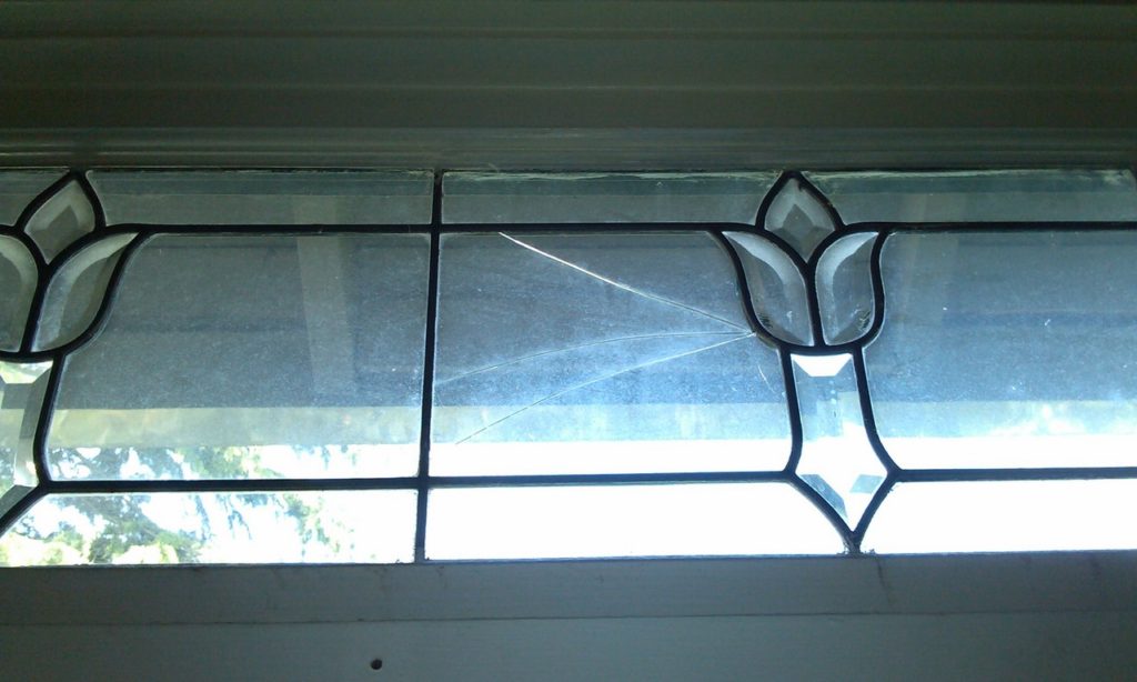 7937 East Tulip Window Cracks Small